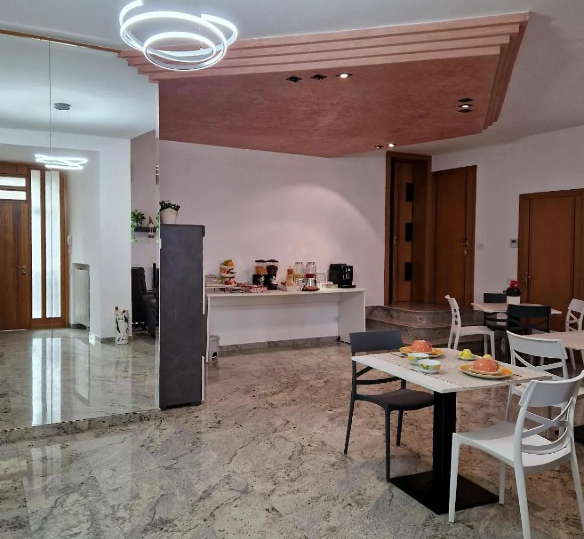 Iris B&B Verona 0*,  Italia